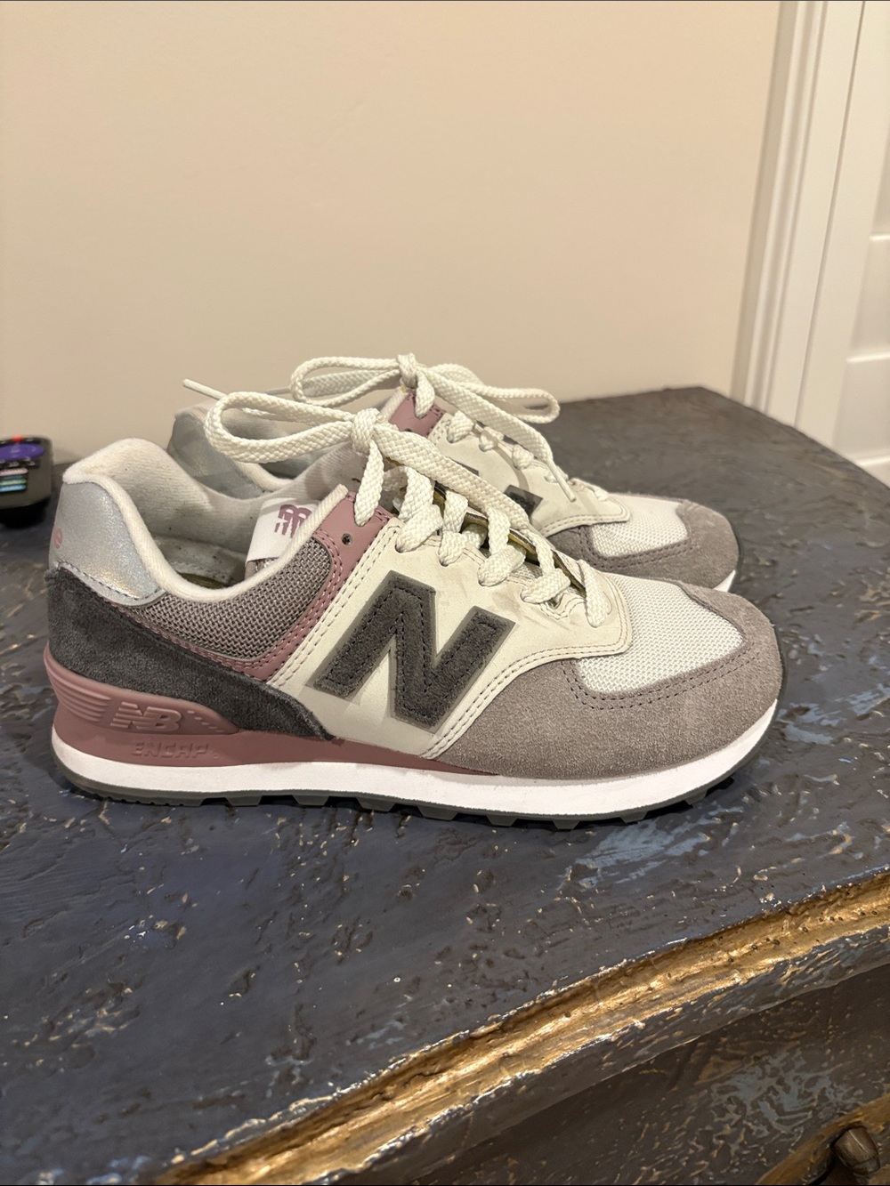 New Balance Women's Gray and Dusty Pink Classic Sneakers